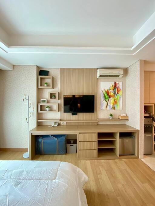 Capitol Senen Studio, Pool & Netflix By Damaresa Jakarta