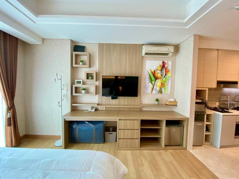 Capitol Senen Studio, Pool & Netflix By Damaresa * Jakarta