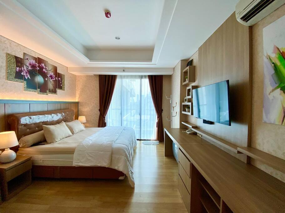 Capitol Senen Studio, Pool & Netflix By Damaresa Apartemen *